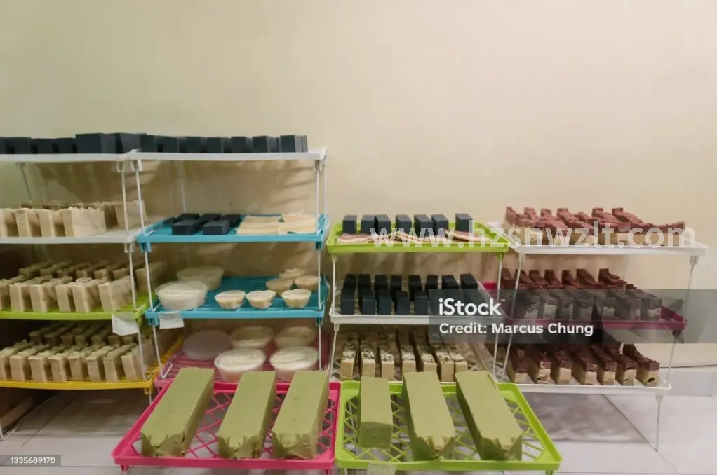 按摩师正在进行拍打手法